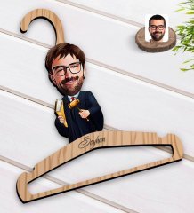 Kişiye Özel Erkek Hakim Karikatürlü Standart Boy Ahşap Elbise Askısı-1