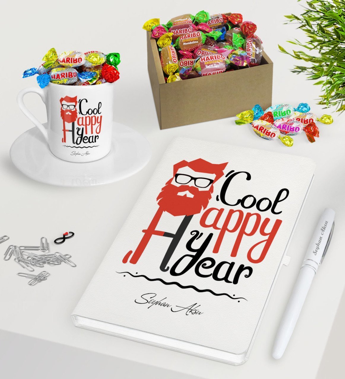 Kişiye Özel Noel Baba Beyaz Defter Kalem Türk Kahvesi Fincanı ve Kutulu Haribo Şeker Hediye Seti-3