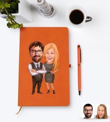 Kişiye Özel Sevgililer Karikatürlü Turuncu Termo Deri Defter Kalem Seti Model 100