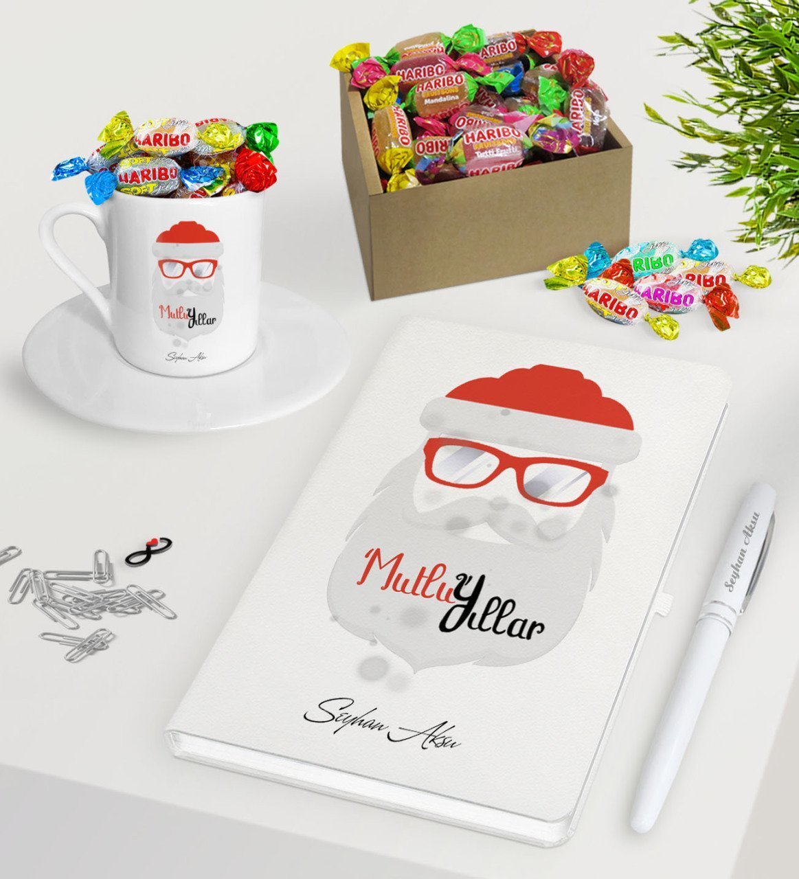 Kişiye Özel Noel Baba Beyaz Defter Kalem Türk Kahvesi Fincanı ve Kutulu Haribo Şeker Hediye Seti-2