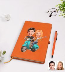 Kişiye Özel Sevgililer Karikatürlü Turuncu Termo Deri Defter Kalem Seti Model 99