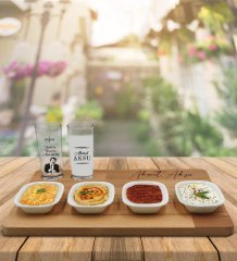 Kişiye Özel Vuslat mı Hasret mi Tasarımlı 2’li Rakı Bardağı ve Meze Tabaklı Doğal Masif Ahşap Servis Sunum Tepsisi Model 1