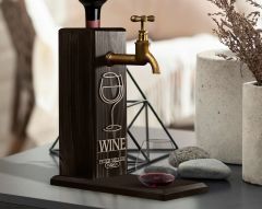 BK Gift Kişiye Özel Kabartma İsimli Musluklu Siyah(Ebony) Ahşap Şarap Standı, Şarap Çeşmesi, Doğum Günü Hediyesi, Ev Hediyesi, İçecek Dispenseri-6
