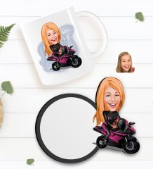 Kişiye Özel Kadın Motorcu Karikatürlü Beyaz Kupa ve Ahşap Bardak Altlığı Hediye Seti-1