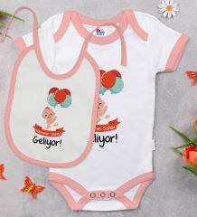 BK Kids Mekanın Sahibi Geliyor Tasarımlı Pembe Bebek Body Zıbın ve Mama Önlüğü Hediye Seti-1