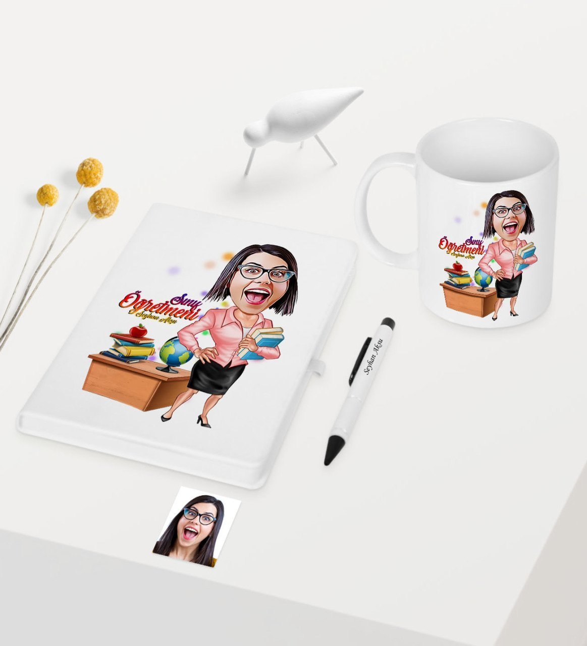 Kişiye Özel Bayan Öğretmen Temalı Karikatürlü Beyaz Defter Kalem Kupa Seti - 5