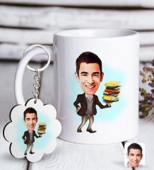 Kişiye Özel Erkek Kütüphaneci Karikatürlü Beyaz Kupa ve Anahtarlık Hediye Seti