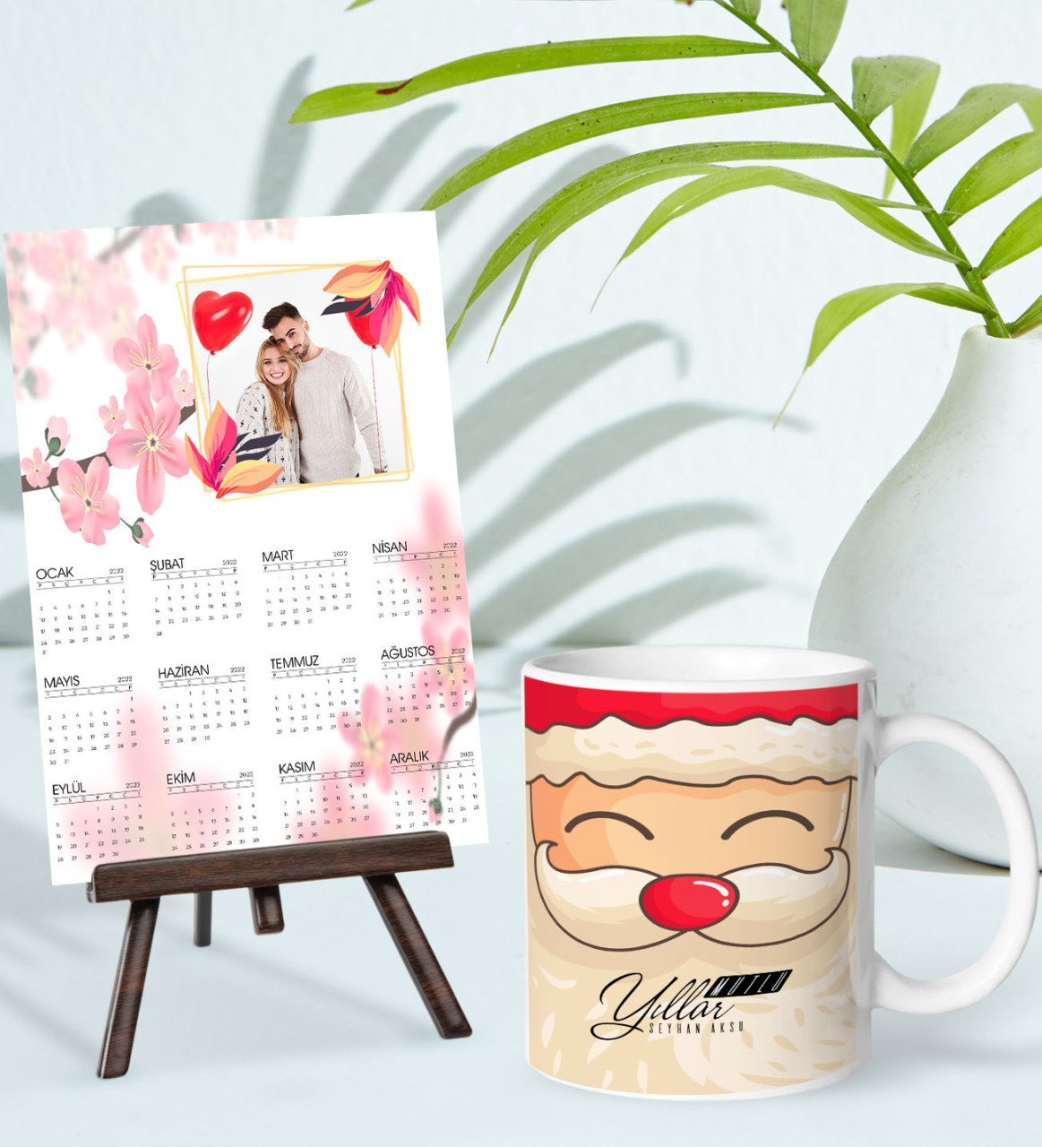 BK Gift Kişiye Özel Yılbaşı Tasarımlı Kupa Bardak ve 13x18cm Fotoğraf Kartlı Şövaleli 2023 Takvim Hediye Seti-36