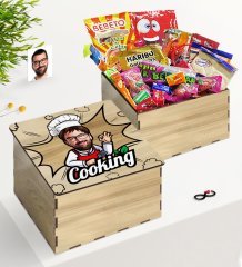 Kişiye Özel Ahşap Kutuda Bay Chef Karikatürlü Nostaljik Lezzetler Hediye Seti-14