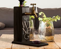 BK Gift Kişiye Özel Kabartma İsimli Musluklu Siyah(Ebony) Ahşap Şarap Standı, Şarap Çeşmesi, Doğum Günü Hediyesi, Ev Hediyesi, İçecek Dispenseri-3