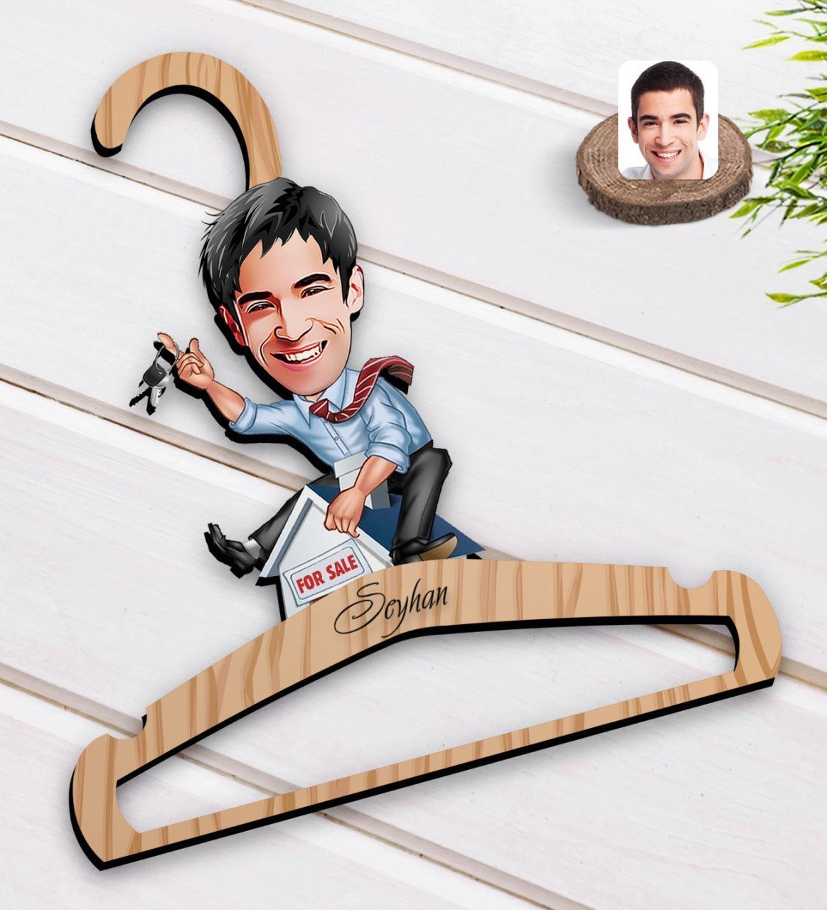 Kişiye Özel Erkek Emlakçı Karikatürlü Standart Boy Ahşap Elbise Askısı-1
