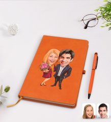 Kişiye Özel Sevgililer Karikatürlü Turuncu Termo Deri Defter Kalem Seti Model 94