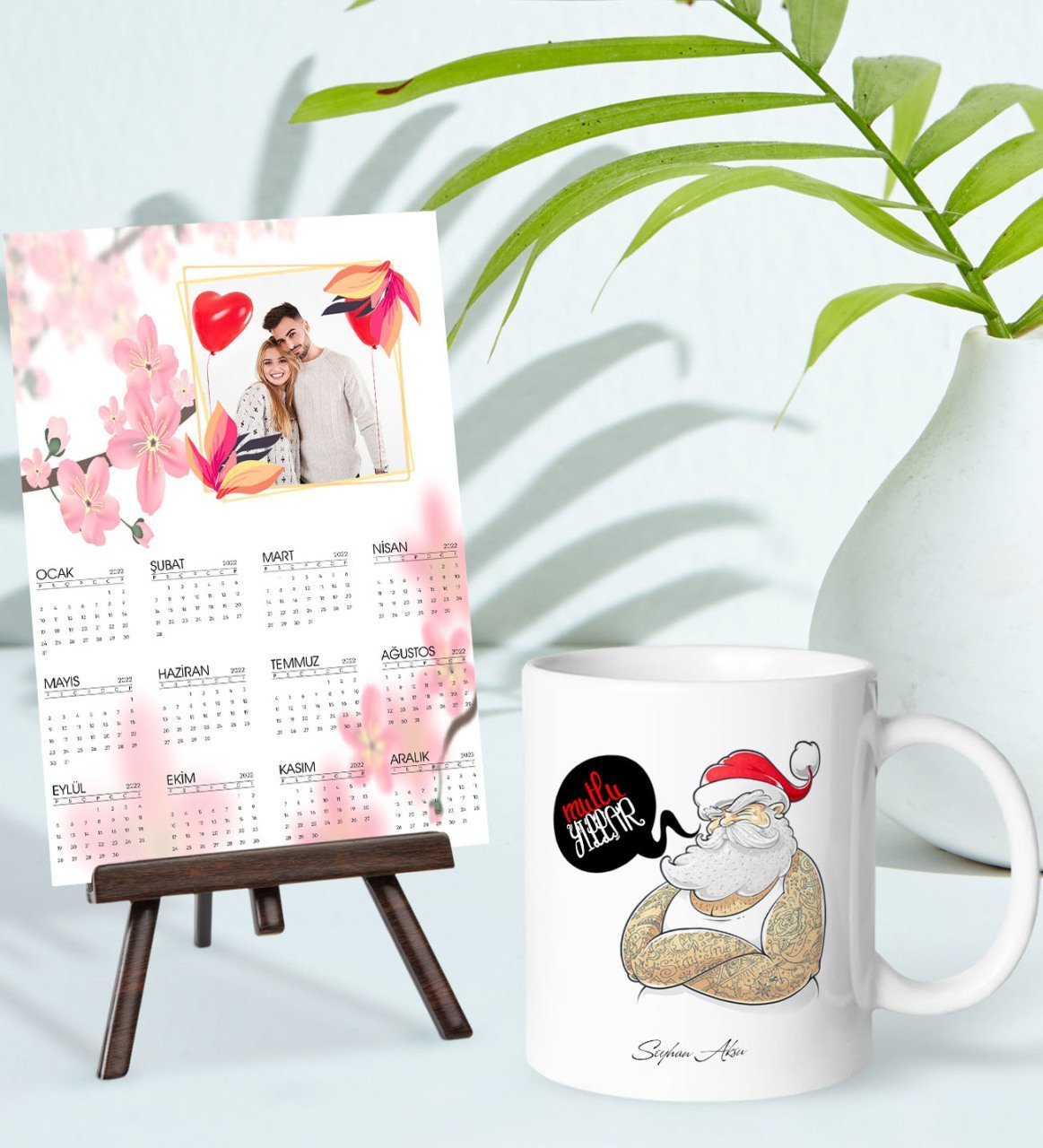 BK Gift Kişiye Özel Yılbaşı Tasarımlı Kupa Bardak ve 13x18cm Fotoğraf Kartlı Şövaleli 2023 Takvim Hediye Seti-34