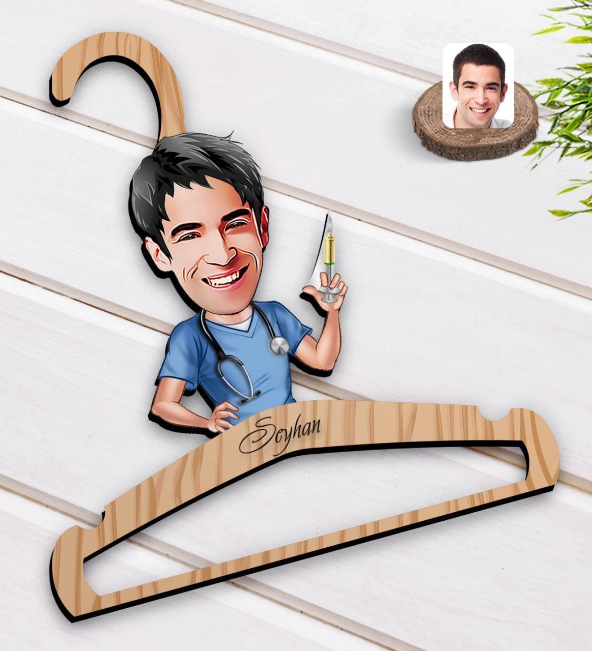 Kişiye Özel Erkek Doktor Karikatürlü Standart Boy Ahşap Elbise Askısı-3