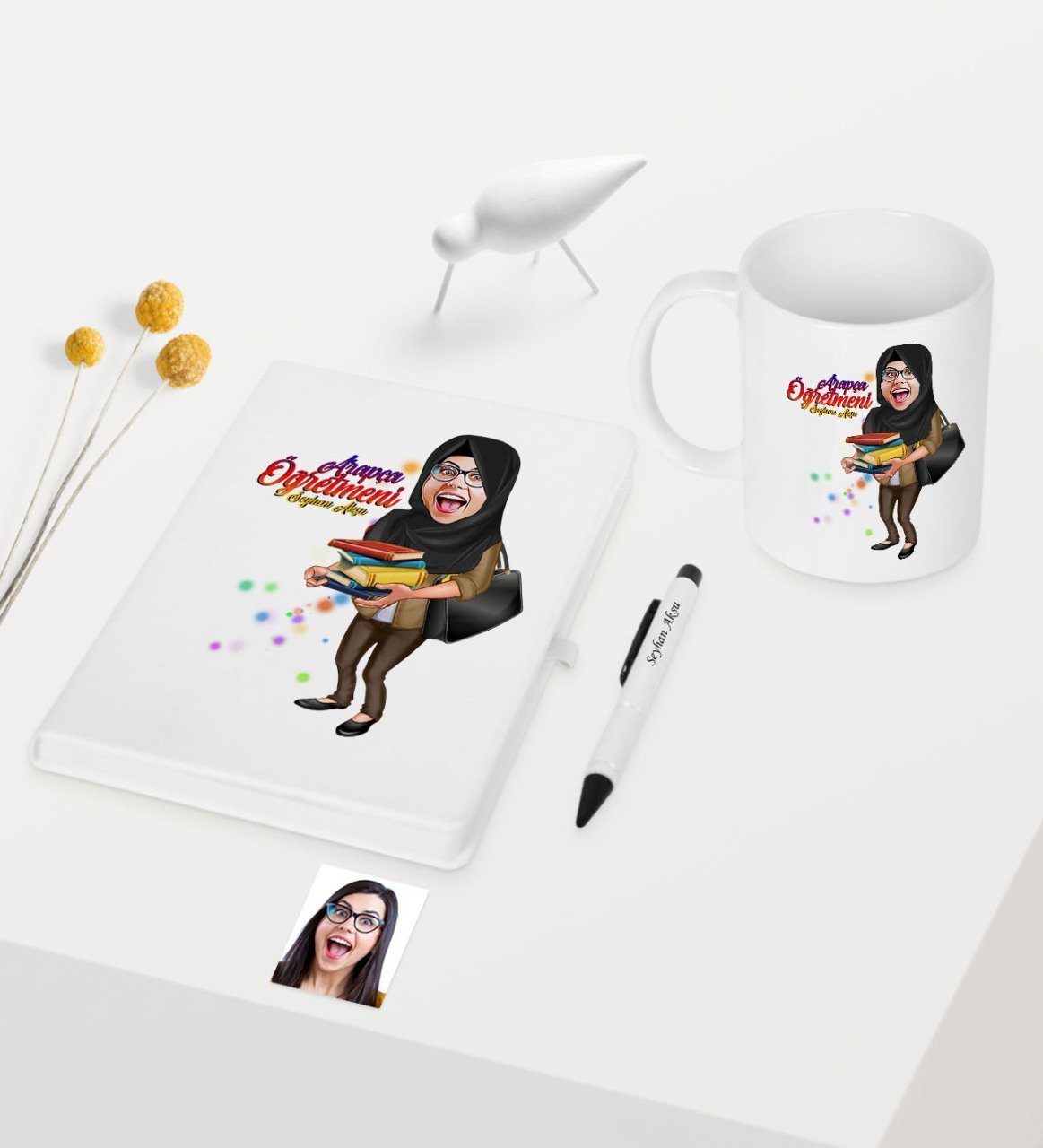 Kişiye Özel Tesettürlü Bayan Öğretmen Temalı Karikatürlü Beyaz Defter Kalem Kupa Seti - 2