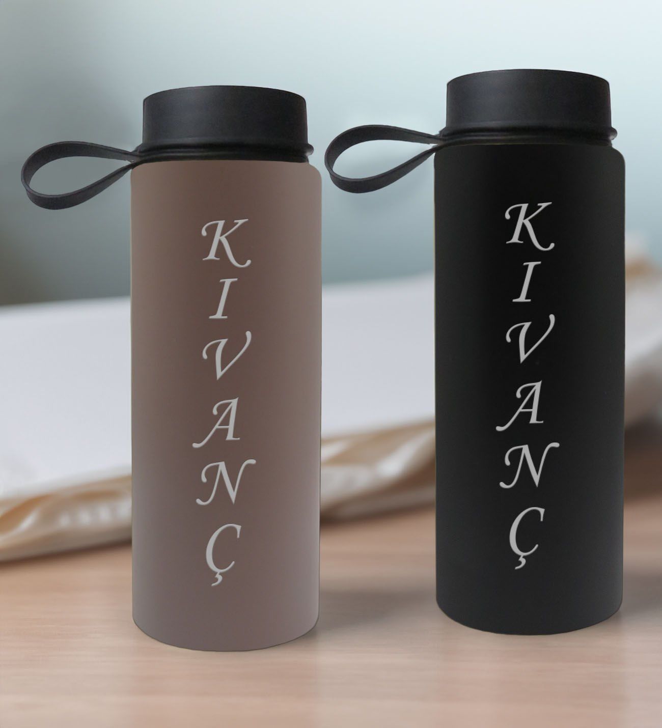 BK Gift Kişiye Özel İsimli 2’li Gri ve Siyah Cam Matara 500ml, Sevgiliye Hediye, İsimli Cam Matara, Sevgililer Günü