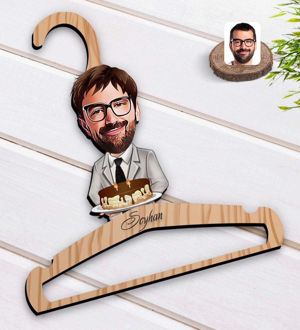 Kişiye Özel Erkek Doğum Günü Karikatürlü Standart Boy Ahşap Elbise Askısı-4
