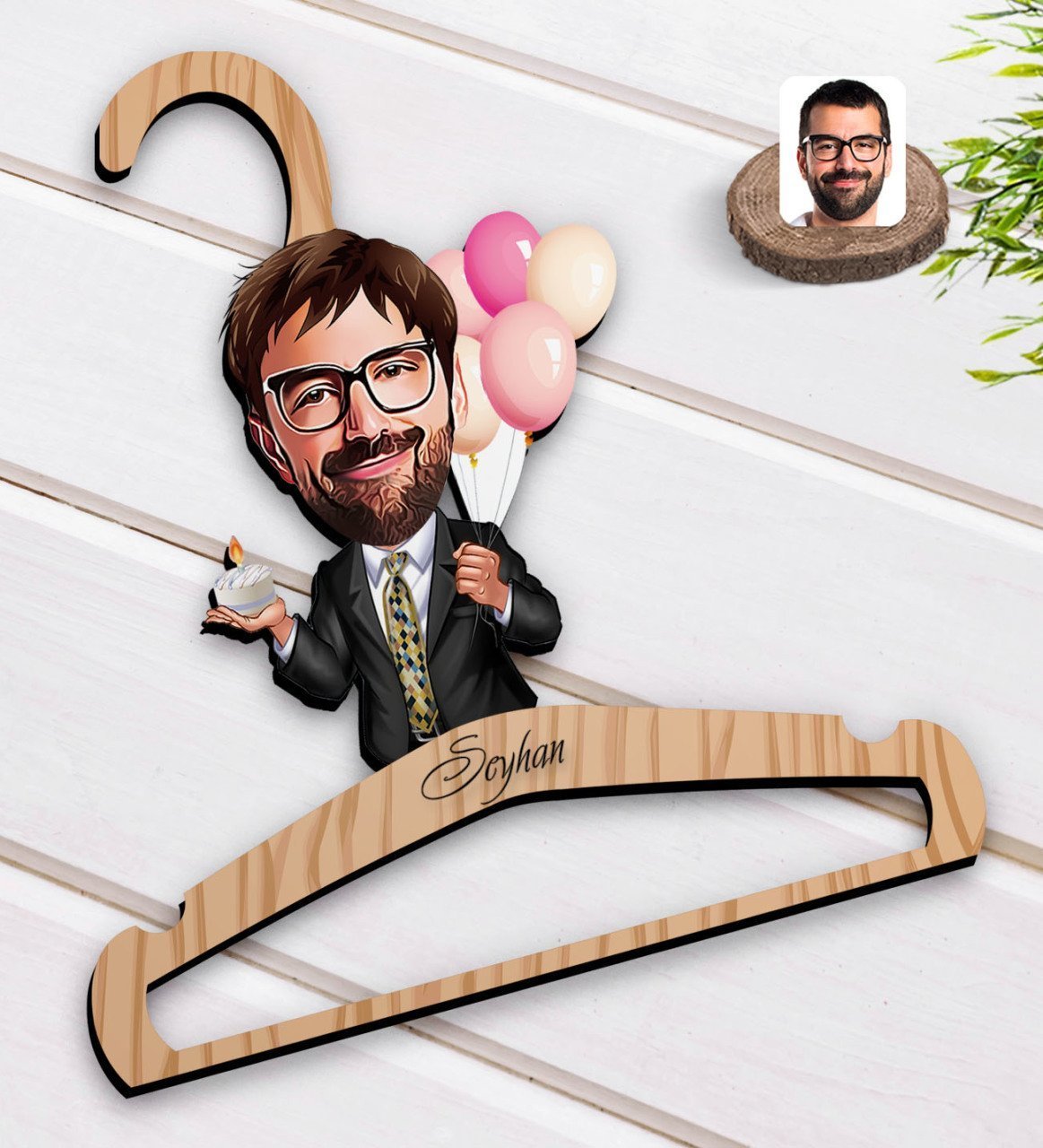 Kişiye Özel Erkek Doğum Günü Karikatürlü Standart Boy Ahşap Elbise Askısı-3