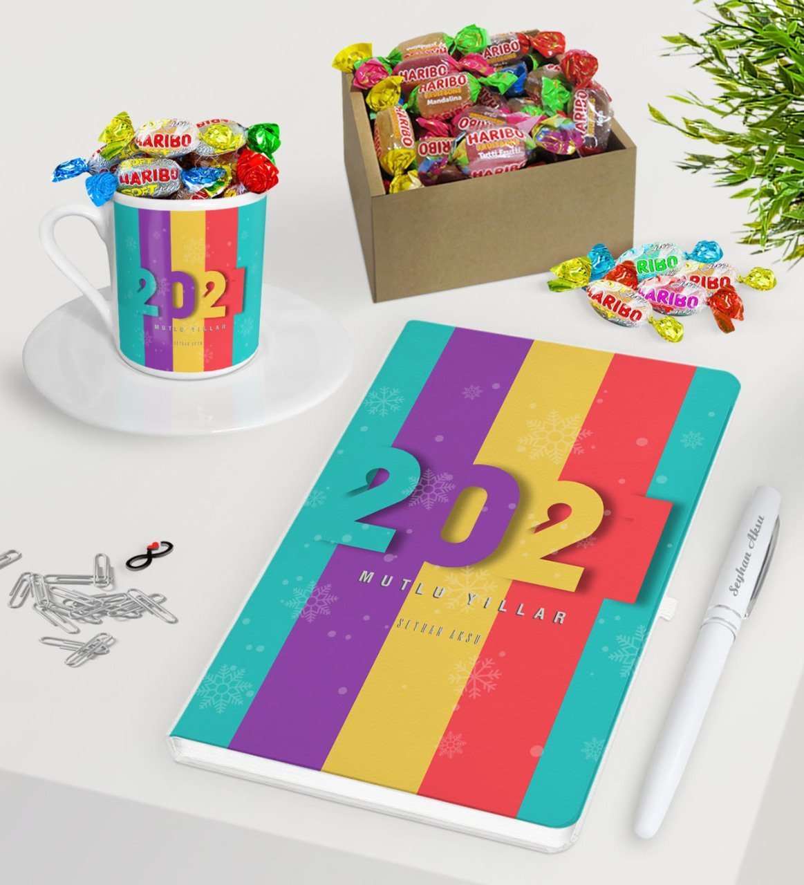 BK Gift Kişiye Özel 2023 Mutlu Yıllar Beyaz Defter Kalem Türk Kahvesi Fincanı ve Kutulu Haribo Şeker Hediye Seti-8