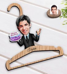 Kişiye Özel Erkek Doğum Günü Karikatürlü Standart Boy Ahşap Elbise Askısı-2