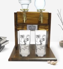 Kişiye Özel Renkli Baskılı Öpücük Tasarımlı İkili Rakı Bardağı ve Çift Musluklu Doğal Ahşap Rakı Standı-2