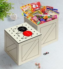 BK Gift Kişiye Özel 2023 Mutlu Yıllar Ahşap Kutuda Nostaljik Lezzetler Hediye Seti-15