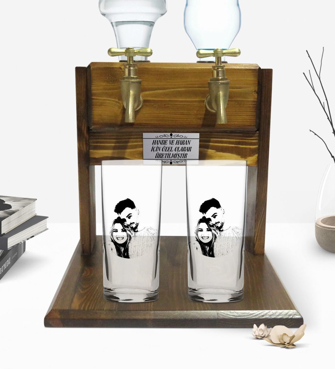 Kişiye Özel Sevgililer Silüet Tasarımlı İkili Rakı Bardağı ve Çift Musluklu Doğal Ahşap Rakı Standı-2