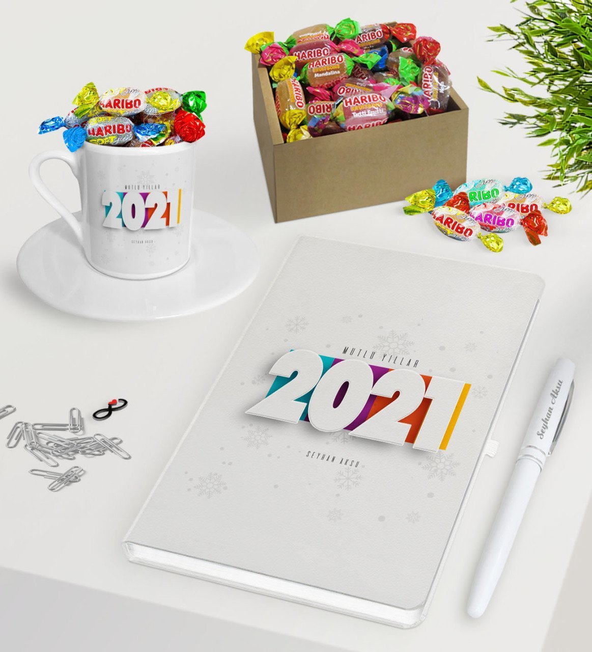 BK Gift Kişiye Özel 2023 Mutlu Yıllar Beyaz Defter Kalem Türk Kahvesi Fincanı ve Kutulu Haribo Şeker Hediye Seti-5