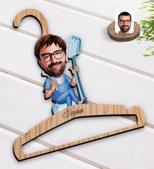 Kişiye Özel Erkek Diş Hekimi Karikatürlü Standart Boy Ahşap Elbise Askısı-2