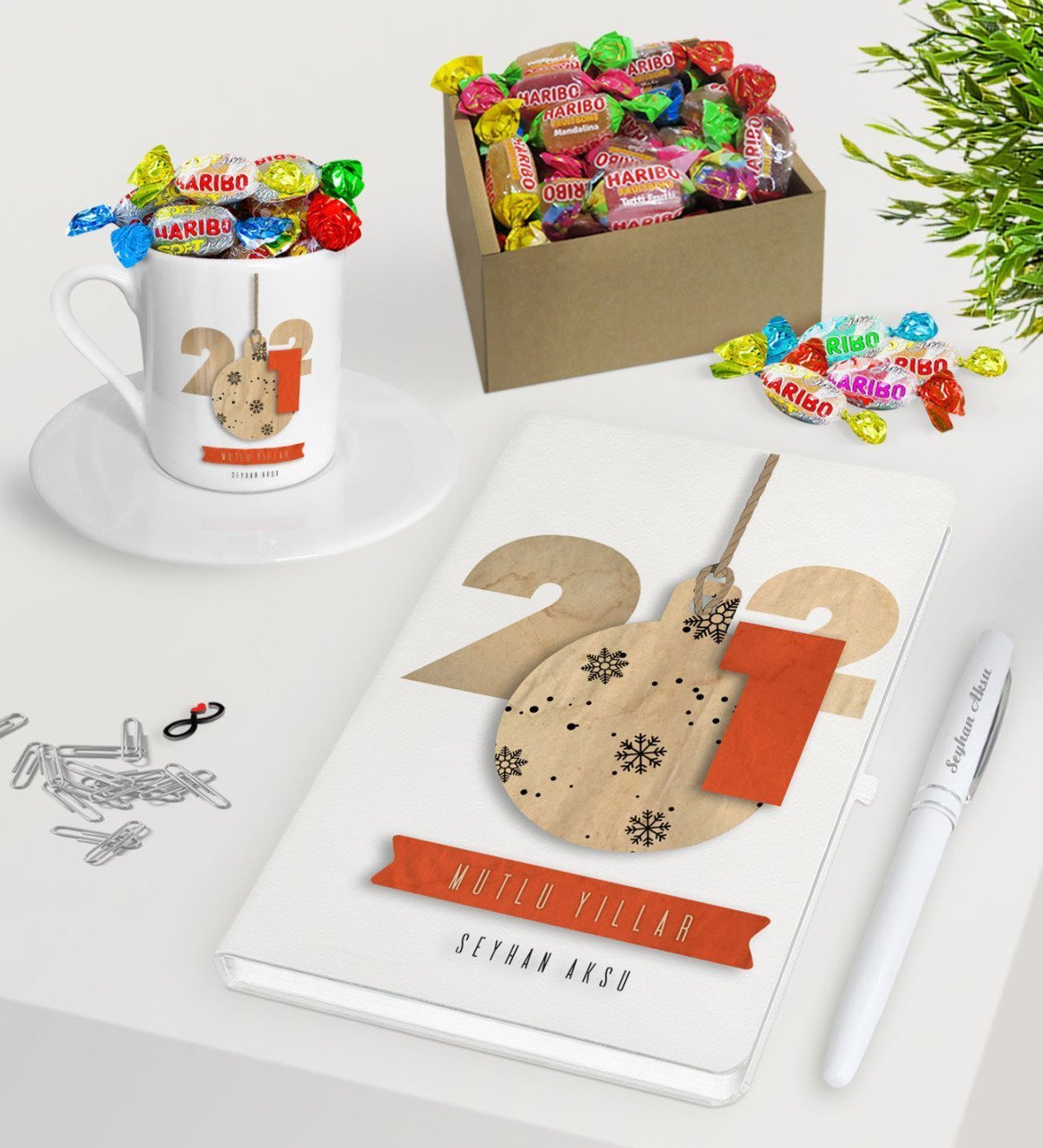 BK Gift Kişiye Özel 2023 Mutlu Yıllar Beyaz Defter Kalem Türk Kahvesi Fincanı ve Kutulu Haribo Şeker Hediye Seti-3