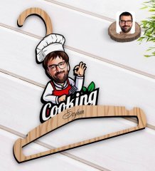 Kişiye Özel Erkek Chef Karikatürlü Standart Boy Ahşap Elbise Askısı-14