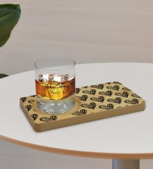 Kişiye Özel Kalpler Tasarımlı Doğal Ahşap Tabaklı Viski Bardağı Sunum Seti Model 1
