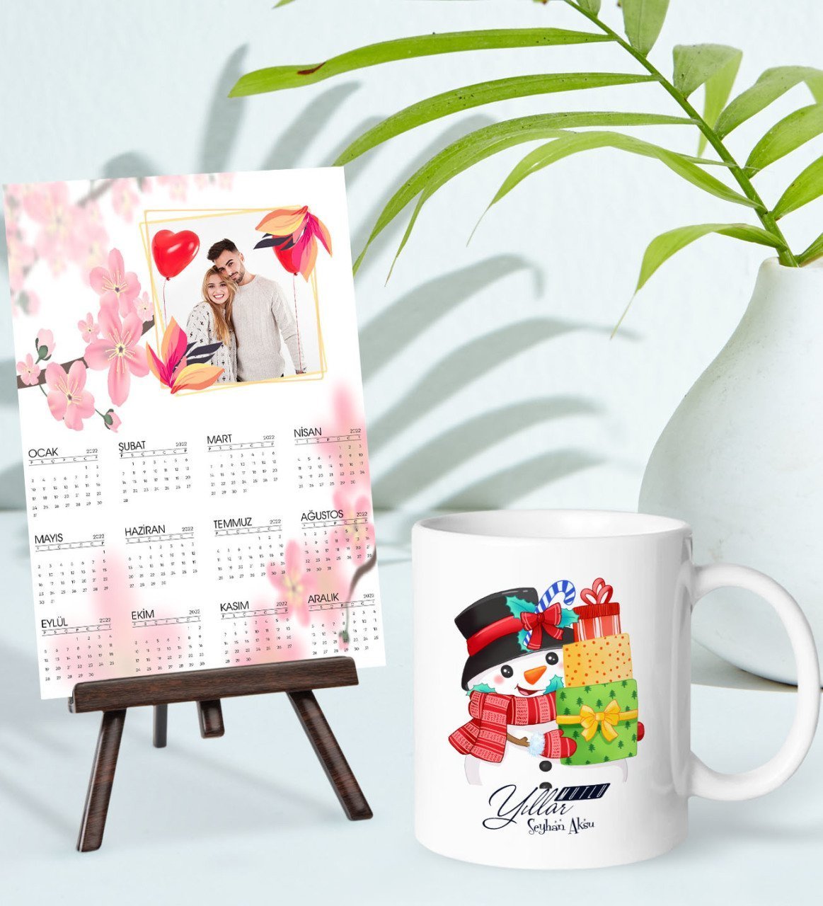 BK Gift Kişiye Özel Yılbaşı Tasarımlı Kupa Bardak ve 13x18cm Fotoğraf Kartlı Şövaleli 2023 Takvim Hediye Seti-21
