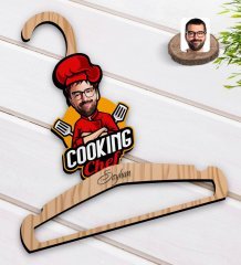 Kişiye Özel Erkek Chef Karikatürlü Standart Boy Ahşap Elbise Askısı-11