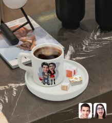 Kişiye Özel Sunum Tabaklı Sevgililer Karikatürlü Türk Kahvesi Fincanı Model 1