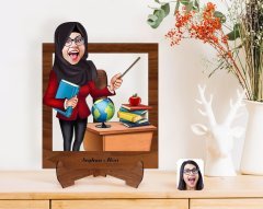 Kişiye Özel Tesettürlü Bayan Öğretmen Karikatürlü Ahşap Standlı 3D Biblo-1