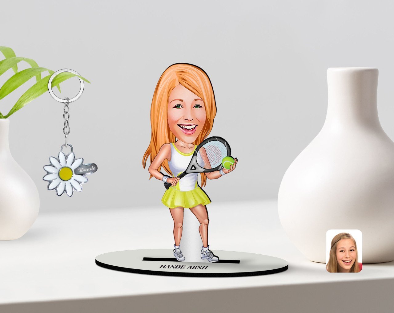 Kişiye Özel Kadın Tenis Oyuncusu Karikatürlü 3D Ahşap Biblo ve İsimli Silver Papatya Anahtarlık-2