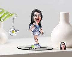 Kişiye Özel Kadın Tenis Oyuncusu Karikatürlü 3D Ahşap Biblo ve İsimli Silver Papatya Anahtarlık-1