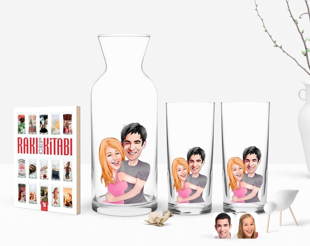 Kişiye Özel Renkli Baskılı Sevgililer Karikatürlü İkili Rakı Bardağı Karaf ve Cep Kitabı Hediye Seti-86