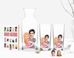Kişiye Özel Renkli Baskılı Sevgililer Karikatürlü İkili Rakı Bardağı Karaf ve Cep Kitabı Hediye Seti-86