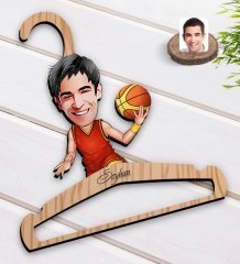 Kişiye Özel Erkek Basketbolcu Karikatürlü Standart Boy Ahşap Elbise Askısı-2