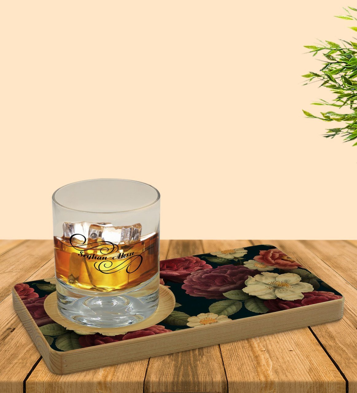 Kişiye Özel Çiçekler Tasarımlı Doğal Ahşap Tabaklı Viski Bardağı Sunum Seti Model 6