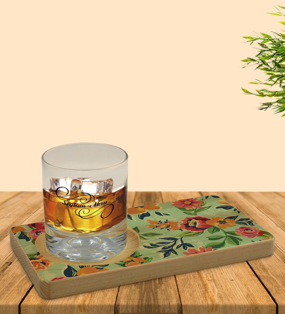 Kişiye Özel Çiçekler Tasarımlı Doğal Ahşap Tabaklı Viski Bardağı Sunum Seti Model 5