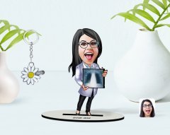 Kişiye Özel Kadın Radyolojist Karikatürlü 3D Ahşap Biblo ve İsimli Silver Papatya Anahtarlık-1