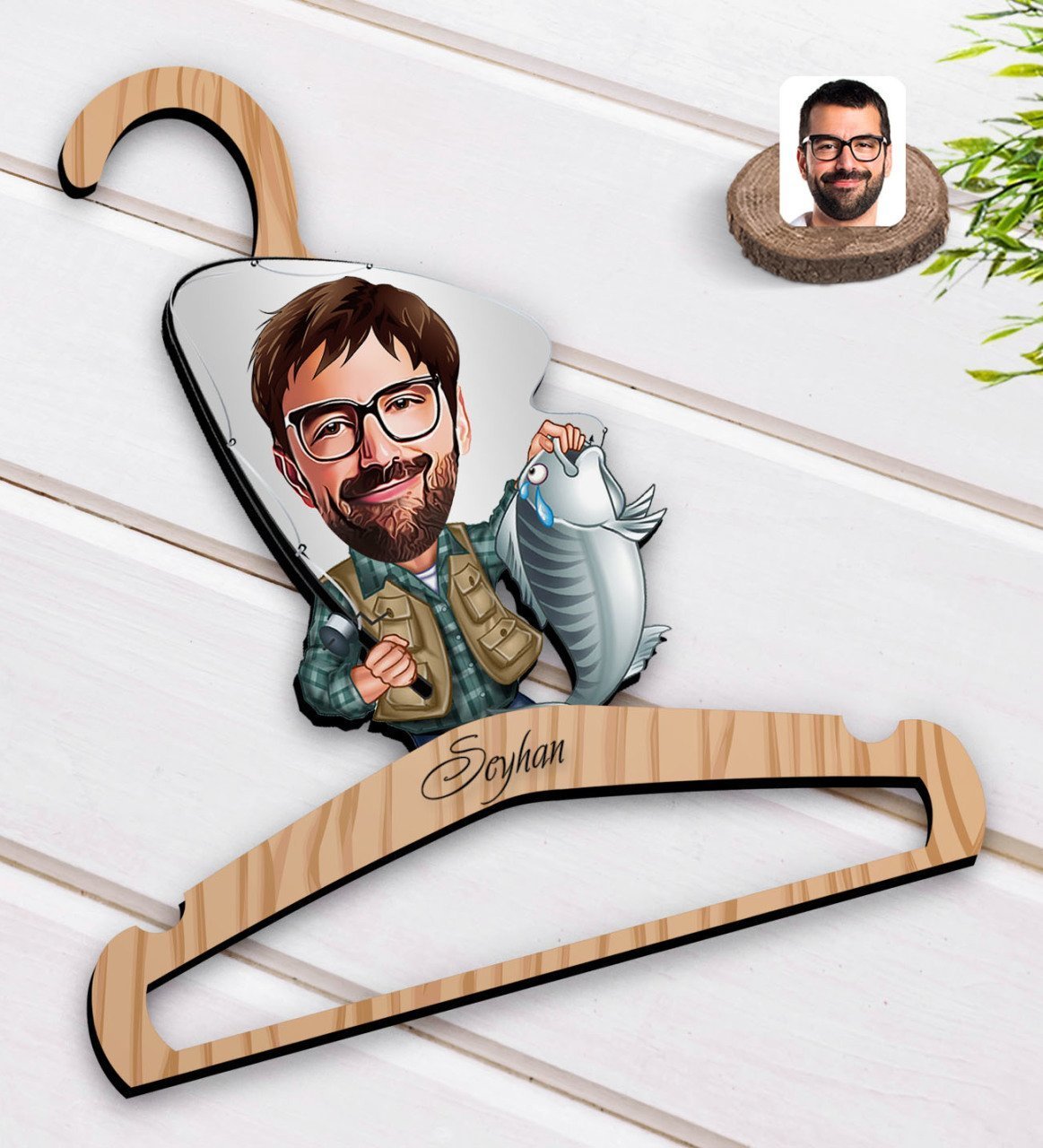 Kişiye Özel Erkek Balıkçı Karikatürlü Standart Boy Ahşap Elbise Askısı-1