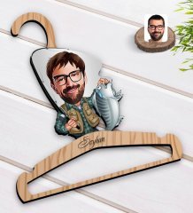 Kişiye Özel Erkek Balıkçı Karikatürlü Standart Boy Ahşap Elbise Askısı-1