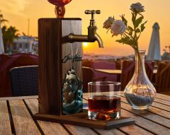 BK Gift Kişiye Özel Kabartma İsimli Tarihli Pirates Ship Tasarımlı Musluklu Ceviz Ahşap Şarap Standı-11, Viski Çeşmesi, Babaya Hediye, İçecek Dispenseri