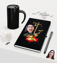 Kişiye Özel Bayan Avukat Karikatürlü Siyah Defter Kalem ve Termos Mug Seti  - 4
