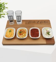 Kişiye Özel İsimli 2’li Rakı Bardağı ve Meze Tabaklı Doğal Masif Ahşap Servis Sunum Tepsisi Model 20