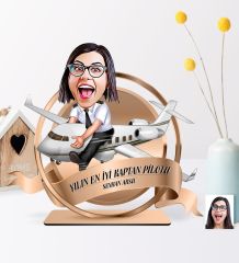 Kişiye Özel Yılın En İyi Bayan Kaptan Pilotu Karikatürlü 3D Ahşap Biblo Plaket